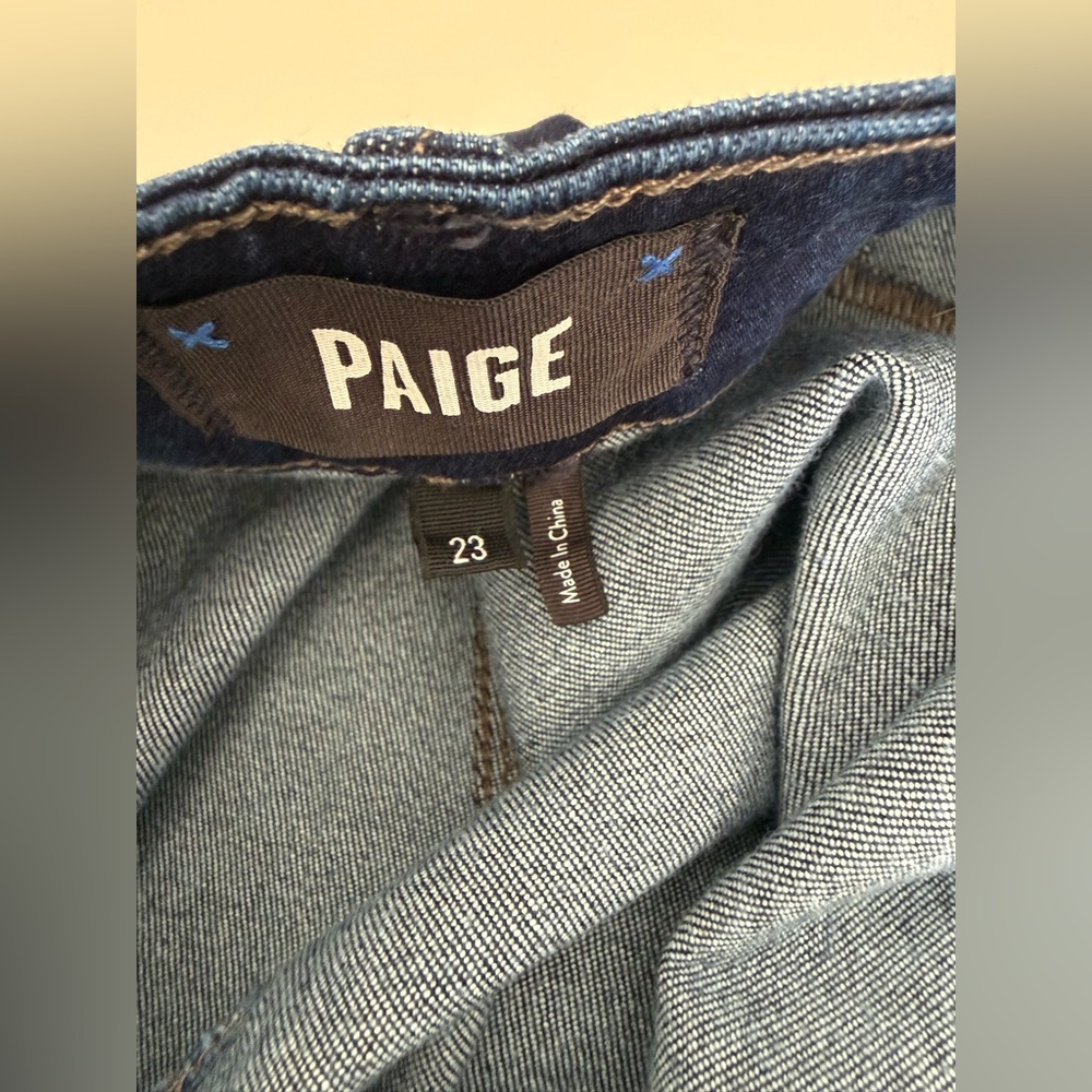 PAIGE JEANS Hr Laurel Canyon Wlt Flap Pkt
Jean Size 23 - Picture 13 of 14